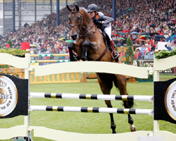 Meredith Michaels-Beerbaum gewinnt mit Shutterfly den Warsteiner Preis - Preis von Europa . Foto: Hubertus Struchholz